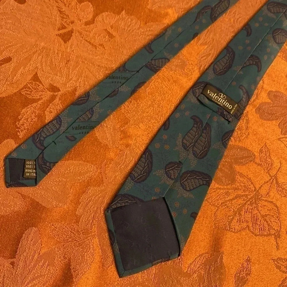 Valentino Vintage Dark Green Paisley 100% Silk Tie - Picture 4 of 6